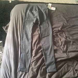 New Alphalete legging. Got them as a gift but I can’t fit them.